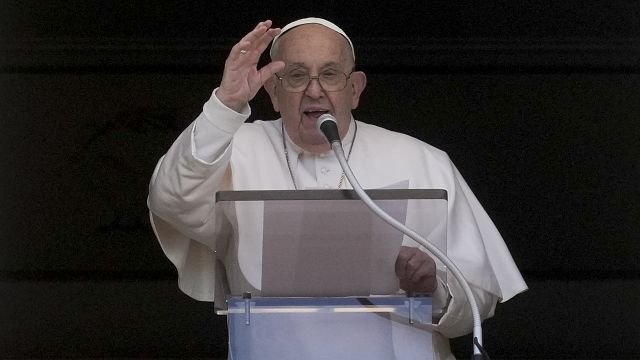 Pope Francis: “War is a deception”