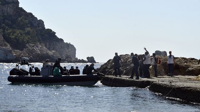 One dead, two missing as boat with 100 migrants sinks near Greece