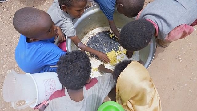 Sudan: As fighting rages, food kitchens barely maintain supply