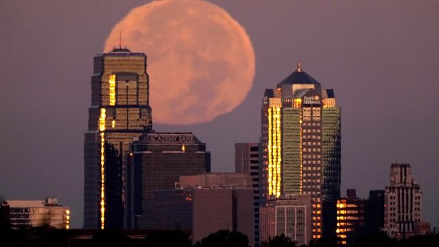 Hunter’s Moon delight skywatchers across the world