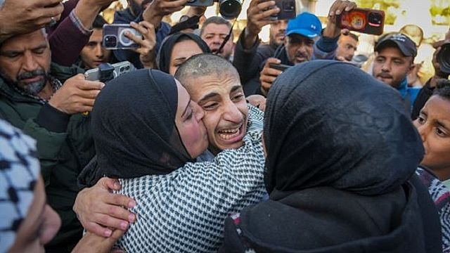 Israel releases Palestinian prisoners following delay