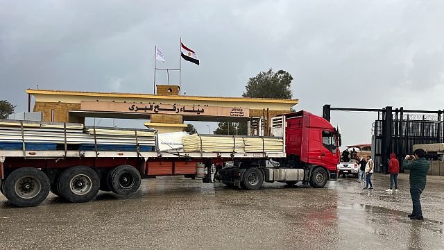 Materials for mobile homes leave Egypt for Gaza