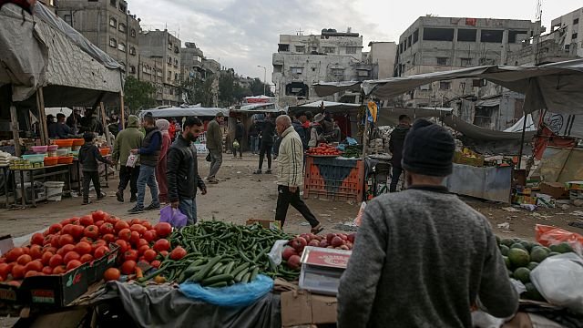 Middle East: Gaza residents try to mark Ramadan amid shortages