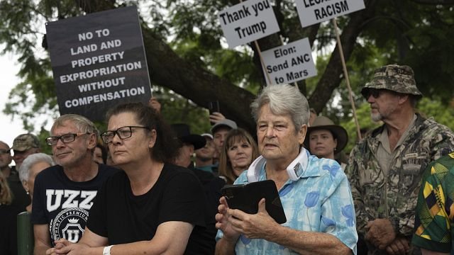 Reports that first white South African ‘refugees’ due to arrive in US next week
