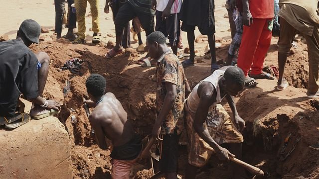Hundreds dead and missing after Nigerian town submerged by floods