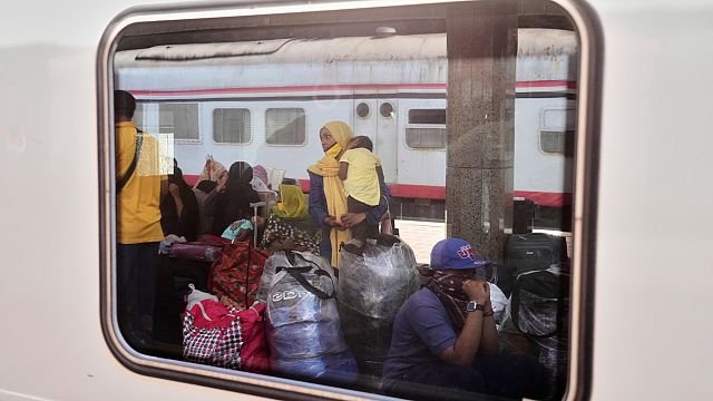Egypt government scheme offers free train rides home to Sudanese refugees
