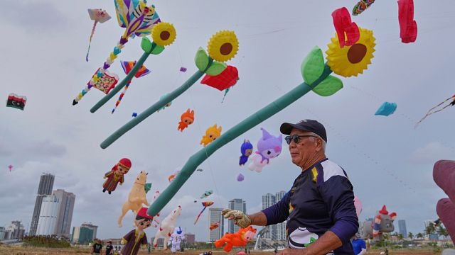 Skies over Colombo burst with color as international kite festival soars once more