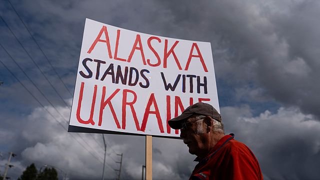Protesters rally over Zelenskyy’s exclusion from Trump–Putin summit