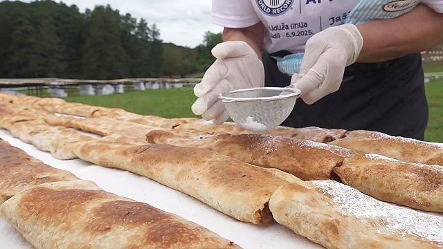 Croatian village Jaškovo sets new Guinness record with 3,136-metre strudel