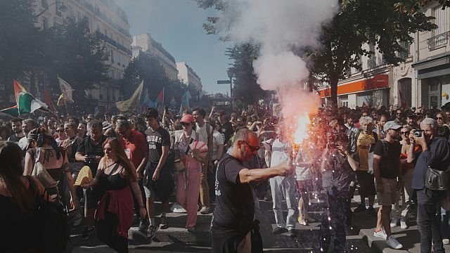 Clashes erupt in Paris as protesters rally against Macron government