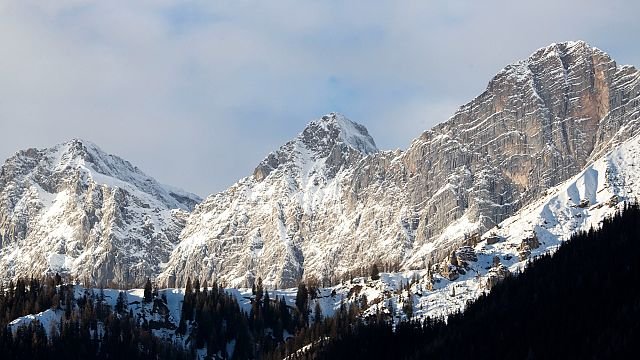 Slovenian climber completes world’s first ascent on wings of glider in mid-flight
