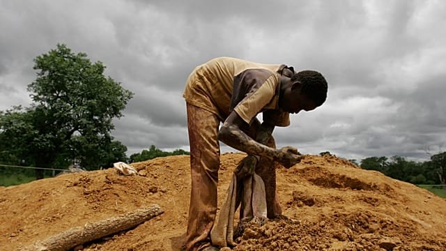 Senegal’s president orders formation of National Gold Trading Centre