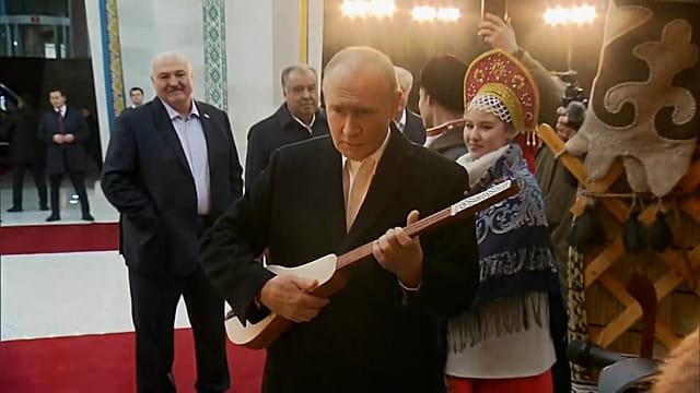 Putin plays komuz in Kyrgyzstan during state visit with Lukashenko