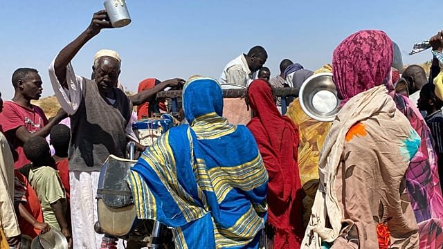 Thousands flee El-Fasher amidst ongoing conflict in Sudan