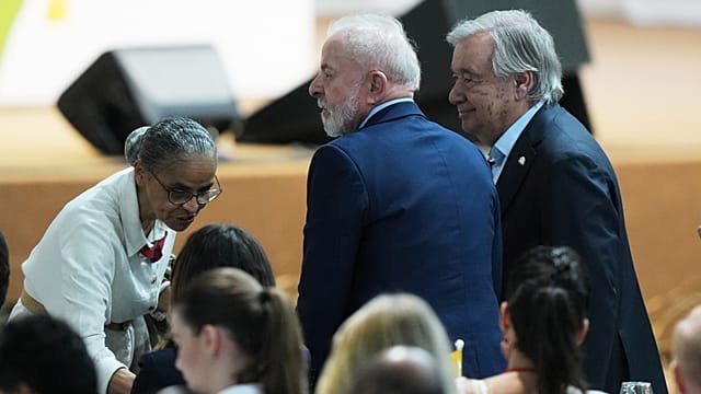 World leaders arrive for preliminary meeting at COP30 UN climate summit in Brazil