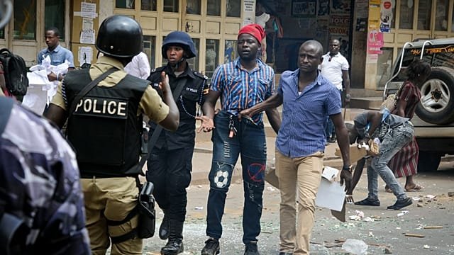 Uganda: opposition leader Bobi Wine says he was beaten by security forces