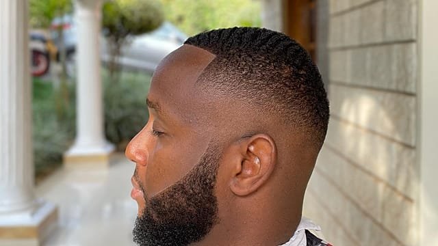 Kenya: Barber gains viral fame with unconventional techniques