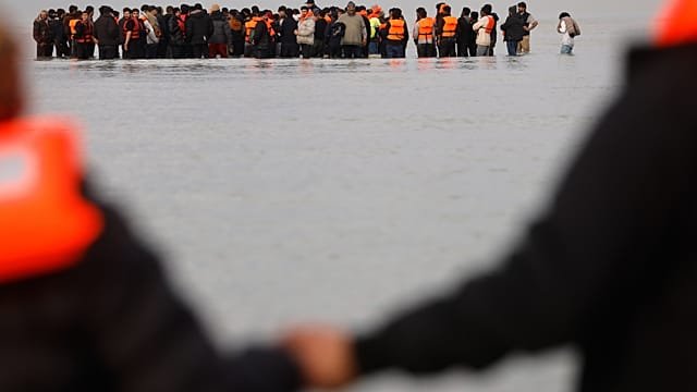 EU approves draft overhaul of migration policy