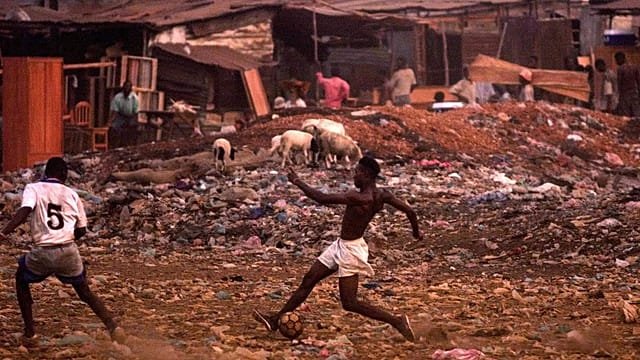 Toxic smoke chokes Conakry community as residents plead for government action