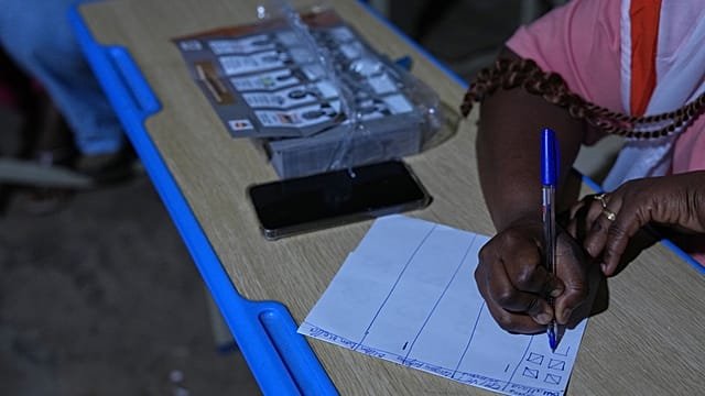 Ivory Coast: Ruling party tightens grip on parliament