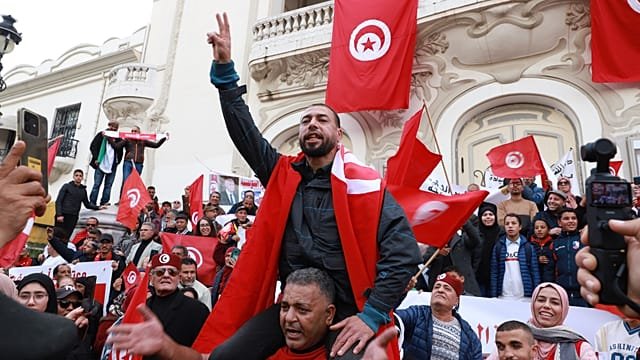 Tunisian president extends state of emergency for another 11 months