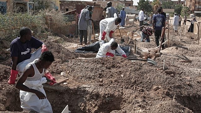 Residents in the Sudanese capital welcome the government’s return to the city