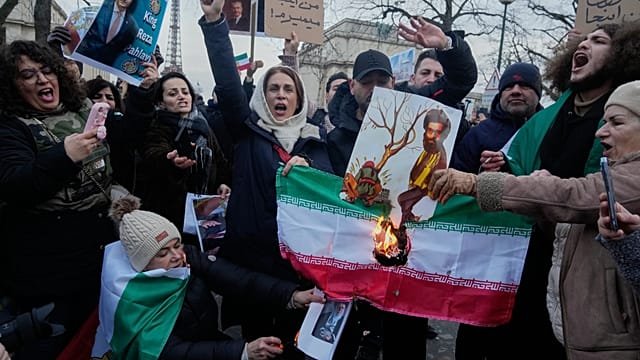 People around the world rally in support of protests in Iran
