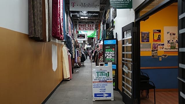 Minneapolis businesses and shopping malls stay empty over fears of ICE patrols