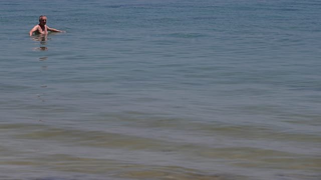 Tunisia: Swimmers celebrate New Year with plunge in cold sea