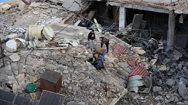 Israeli air strikes hit Lebanon with damage in the south and east