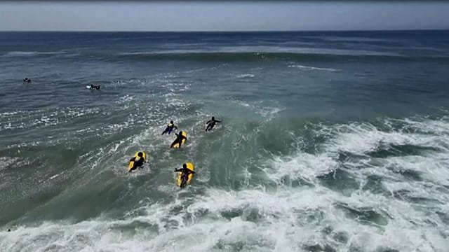 A surf academy is enticing Senegalese girls back to school