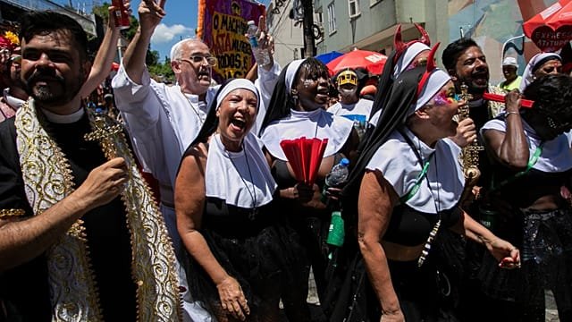 Brazil’s iconic carnival opens in Rio with Carmelitas street party