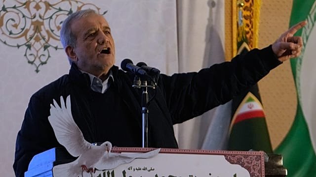 Iran says it will not bow to pressure from United States over nuclear deal