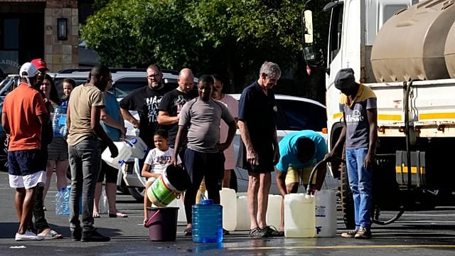 Johannesburg residents protest weeks of dry taps