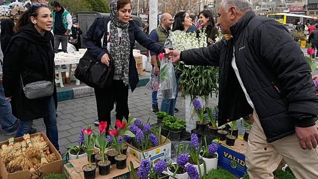 Nowruz in Tehran: Crowded markets dispte ongoing airstrikes