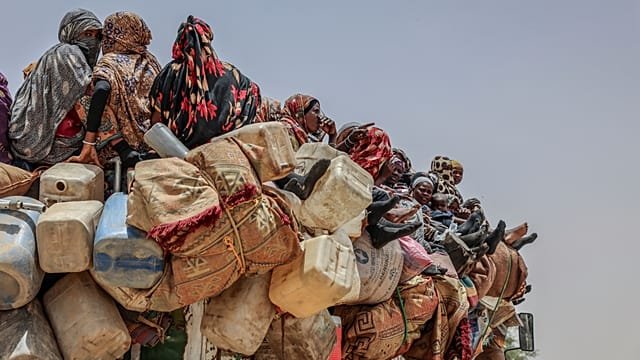 Chad begins relocation of refugees along its border with Sudan