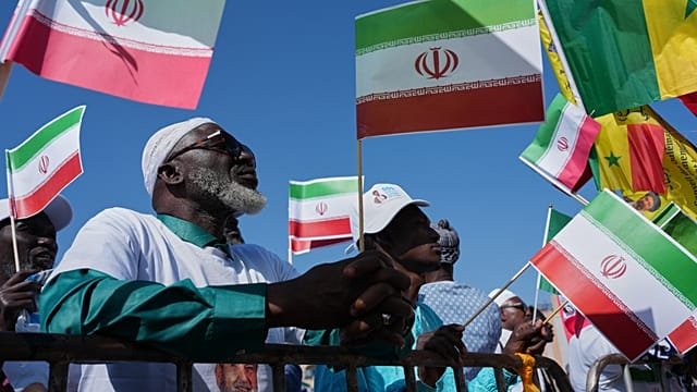 Demonstrators gather in Dakar to protest Iran war and show solidarity