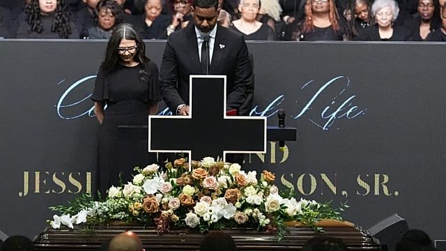 Thousands including Obama pay tribute to Rev. Jesse Jackson Sr.