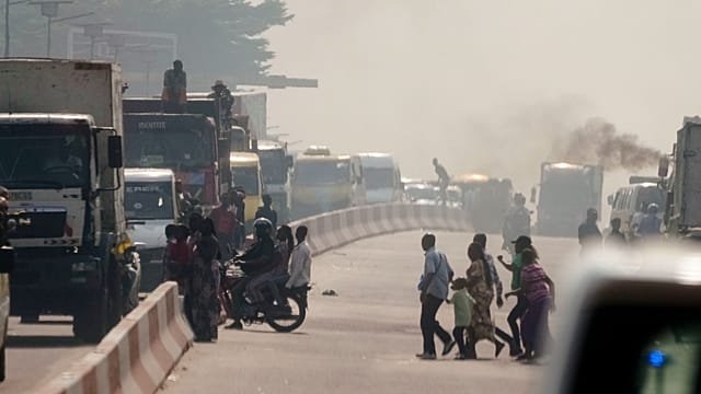 A two hour wait for fuel: Kinshasa feels first effects of Middle East war