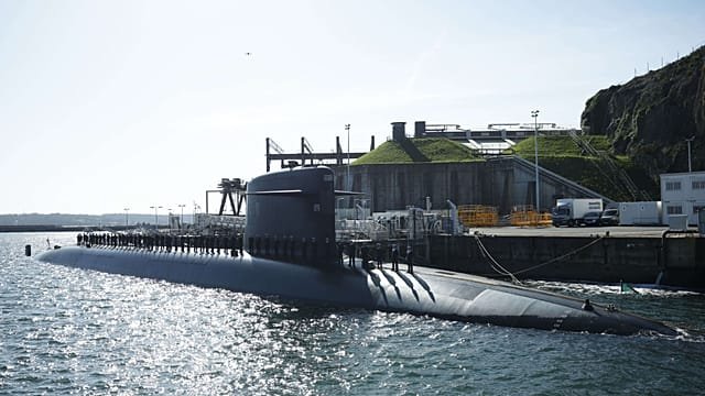 France to deploy aircraft carrier to Mediterranean to protect shipping