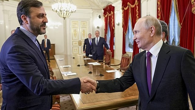 Putin says Russia ready to support peace efforts in Middle East