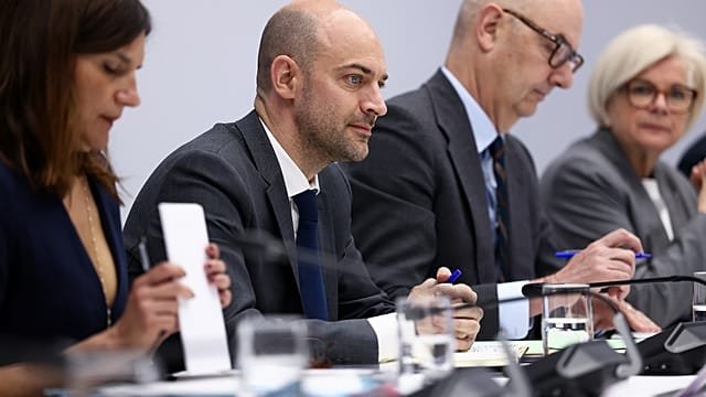 France urges citizens to leave Mali as security crisis deepens