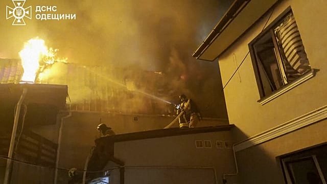 Ukraine: Russian strike on Odesa kills 2, hits hospitals and schools overnight