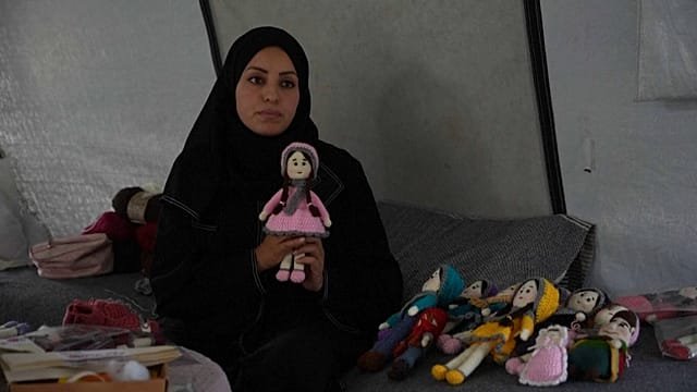 Gaza: Selling handmade dolls to survive and bring joy to children
