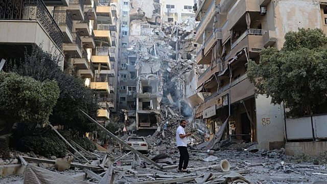 Lebanon: Tyre residents clear rubble after Israeli strikes
