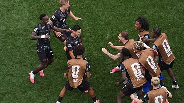 Canada edges South Africa to reach World Cup round of 16