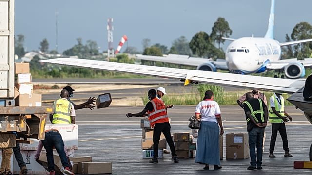 Ebola: WFP steps food assistance to frontline workers, patients
