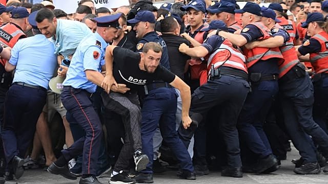 Albania: Fourth day of unrest as Trump-linked resort sparks protests