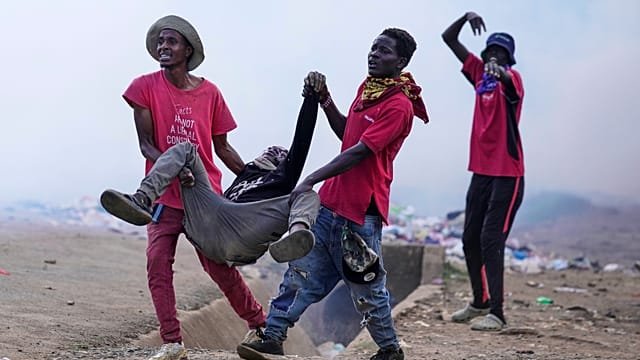 Kenyan shot in head at protest over US Ebola centre