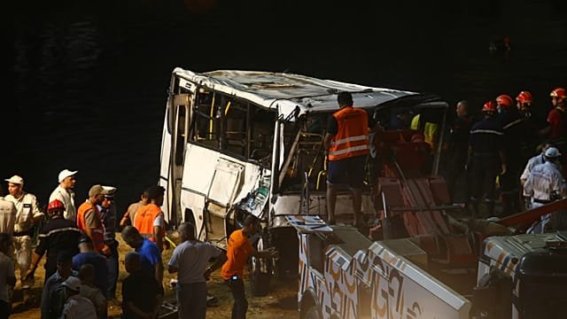 Algeria bus crash kills at least 25, injures 44 others